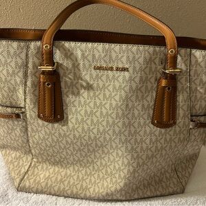 Michael Kors Voyager Tote